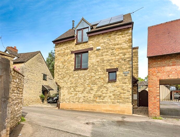 3 Bedroom Detached House For Sale In Marlborough Lane, Witney, Oxfordshire, OX28