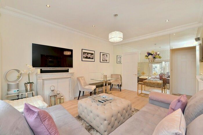2 Bedroom Flat To Rent In Hollywood Road, Chelsea, SW10