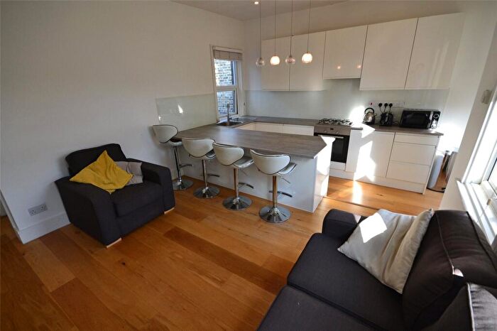 3 Bedroom Apartment To Rent In Chapter Road, London, NW2
