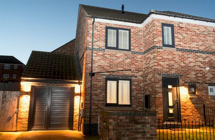 3 Bedroom Semi-Detached House To Rent In Village Heights, Gateshead, NE8