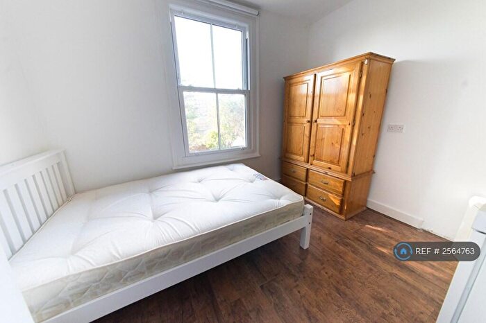 Studio To Rent In Bonner Road, London, E2