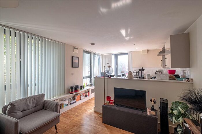 2 Bedroom Flat To Rent In Vorley Road, Archway, London, N19