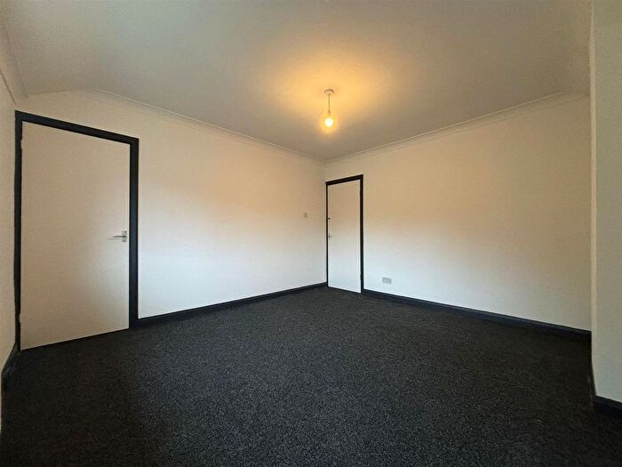 2 Bedroom End Of Terrace House To Rent In Mappleton Grove, Hull, HU9