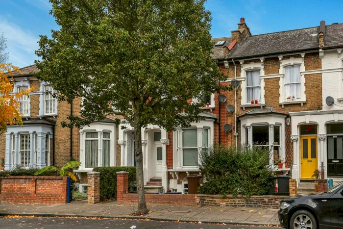 1 Bedroom Apartment To Rent In Brooke Road, Stoke Newington, N16