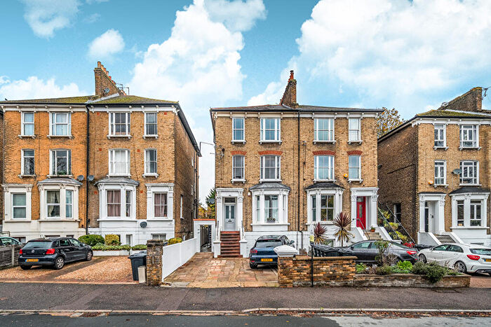 1 Bedroom Flat For Sale In Grosvenor Road, London, E11