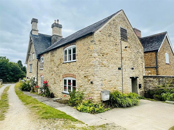 2 Bedroom Cottage To Rent In Springhill, Cam, Dursley, GL11