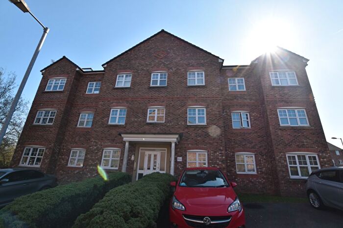 2 Bedroom Flat To Rent In Fernbeck Close, Farnworth, Bolton, BL4