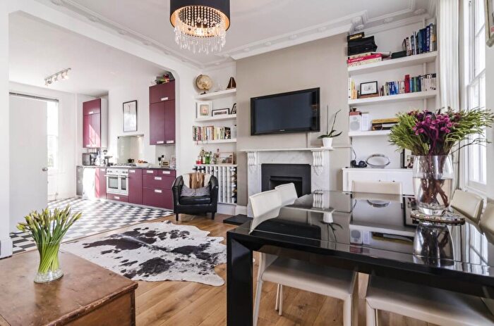3 Bedroom Flat To Rent In Richmond Avenue London, N1