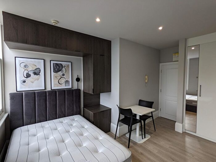 Studio To Rent In London, W8