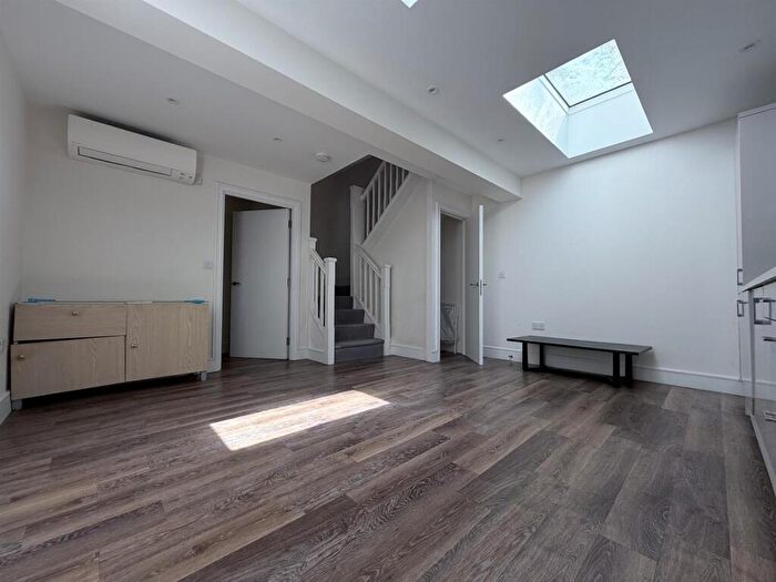 1 Bedroom Flat To Rent In Regents Park Road, London, N3