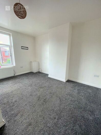 2 Bedroom Flat To Rent In Highfield Road, Bolton, Greater Manchester, BL4