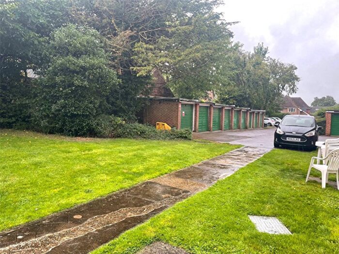 1 Bedroom Flat For Sale In Epsom Road, Leatherhead, Surrey, KT22