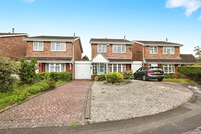 3 Bedroom Detached House For Sale In Macdonald Close, Tividale, Oldbury, B69