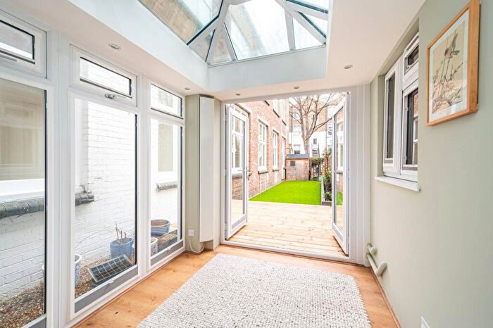 1 Bedroom Flat To Rent In Southgate Road, De Beauvoir Town, London, N1