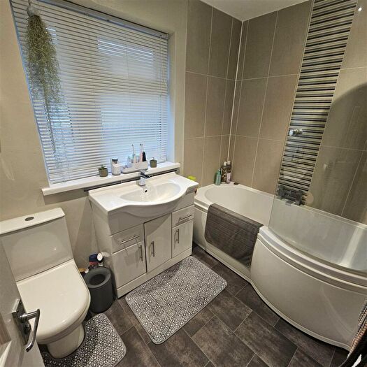 3 Bedroom Semi-Detached House For Sale In Whitewater Road, Ollerton, Newark, NG22