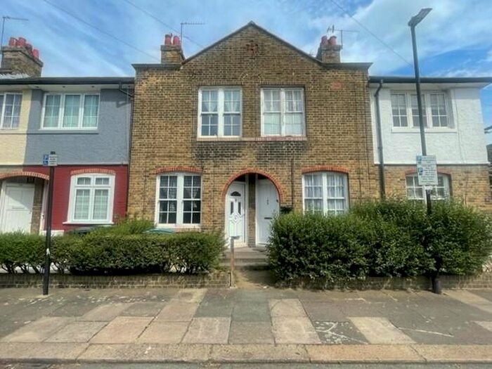 2 Bedroom Property To Rent In Chesthunte Road, London, N17