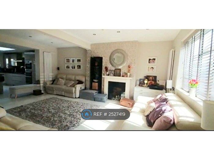 3 Bedroom End Of Terrace House To Rent In Cannon Road, Bexleyheath, DA7