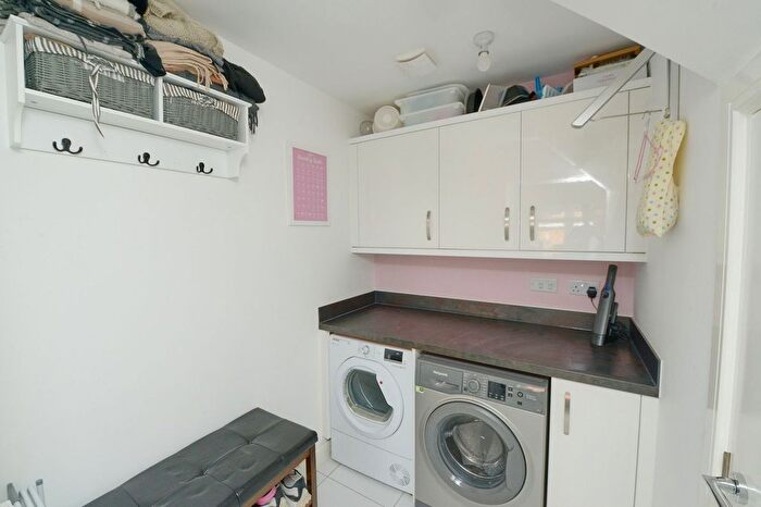 3 Bedroom Semi-Detached House For Sale In Yeomans Lane, Blackwater, Camberley, GU17