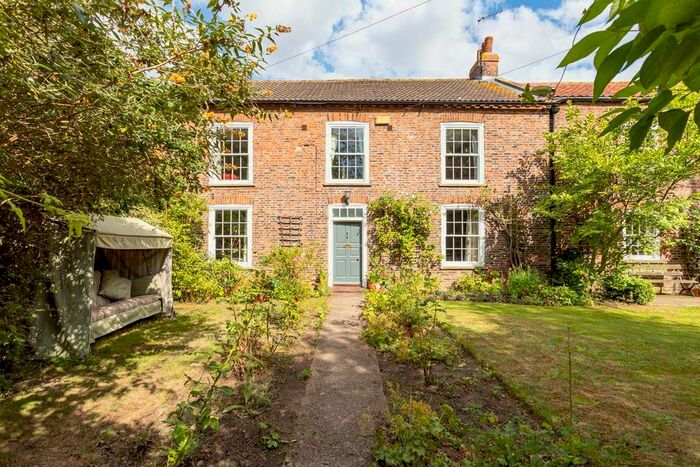 5 Bedroom Detached House For Sale In Cherry Tree Avenue, Newton On Ouse, York, YO30