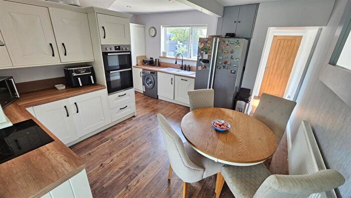 3 Bedroom Town House For Sale In Butler Close, Cropwell Butler, NG12