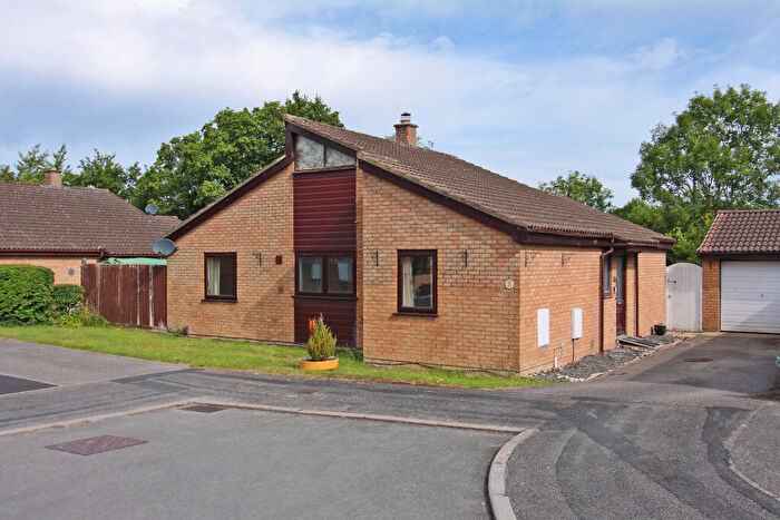 3 Bedroom Bungalow For Sale In Parkview Close, Charlton, Andover, SP10