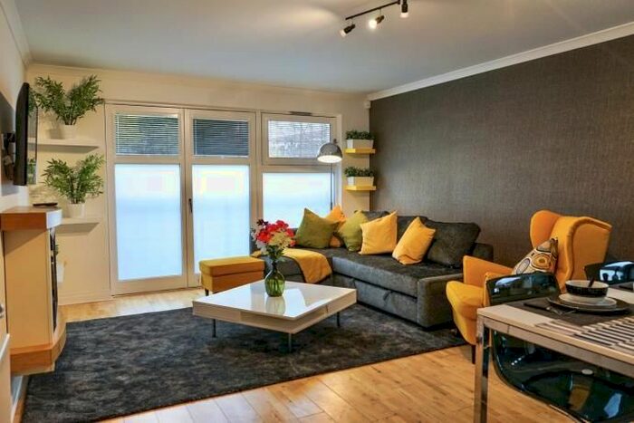 2 Bedroom Flat To Rent In Minerva Way, Glasgow, G3