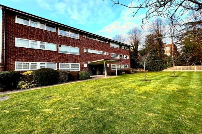 2 Bedroom Flat To Rent In London Road St. Margarets, Guildford, GU1