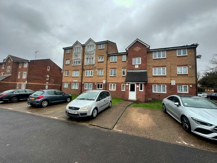 1 Bedroom Flat To Rent In Wigston Close, London, N18