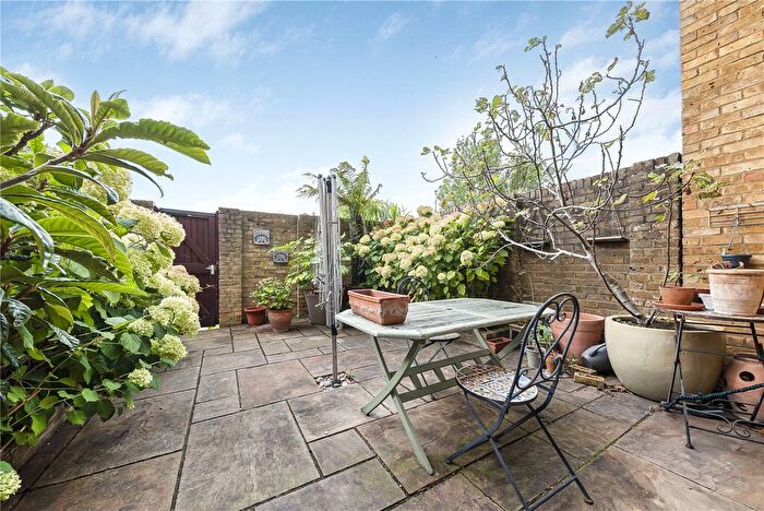 2 Bedroom Maisonette For Sale In Hayesford Park Drive, Bromley, BR2