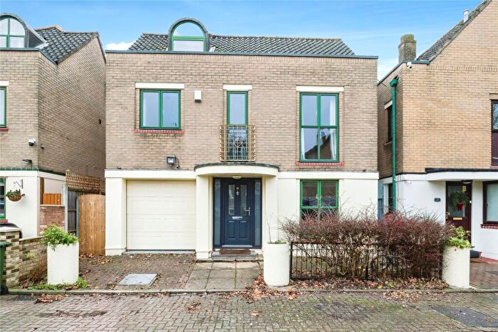 4 Bedroom Detached House For Sale In Redstart Close, Beckton, London, E6