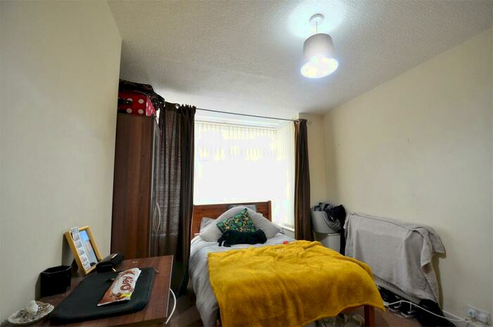 4 Bedroom Terraced House To Rent In Warwards Lane, Selly Oak. Mins Walk To University Of Birmingham, B29