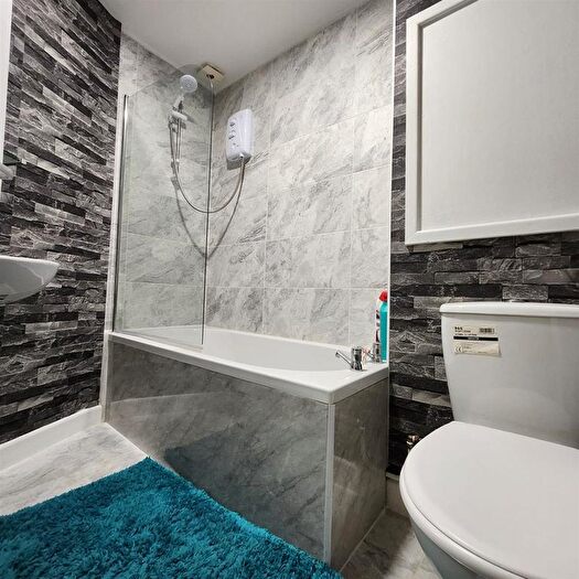 1 Bedroom Flat To Rent In Urmston Lane, Stretford, Manchester, M32