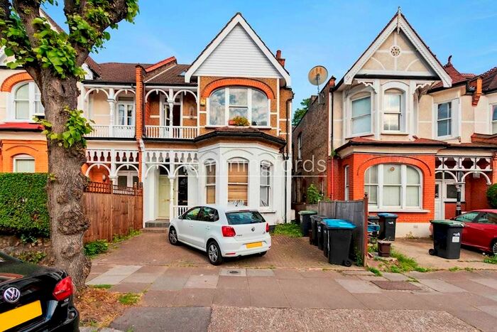 2 Bedroom Flat To Rent In Broomfield Avenue, Palmers Green, N13