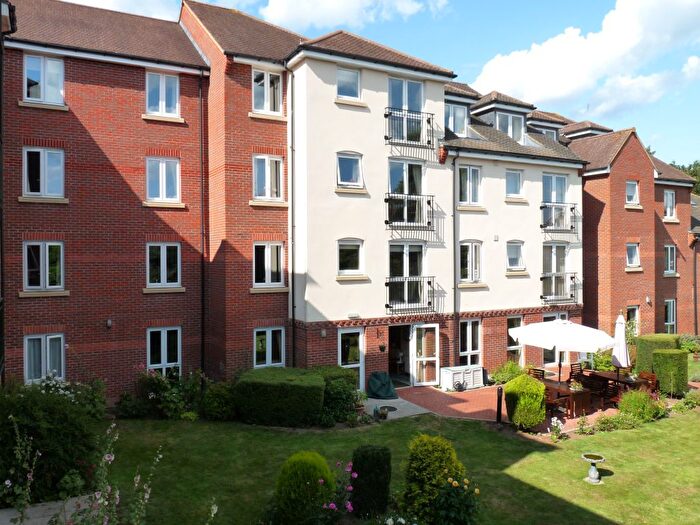 2 Bedroom Property To Rent In High Street, Edenbridge, TN8