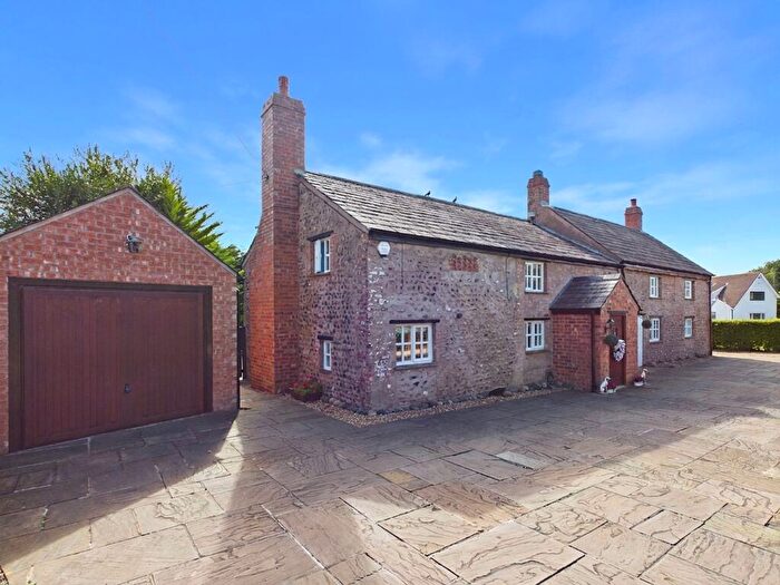 4 Bedroom Detached House For Sale In Midgeland Road, Blackpool, FY4