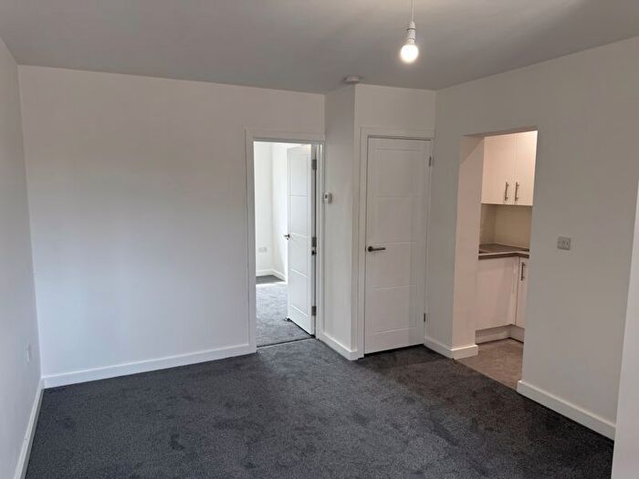 1 Bedroom Flat To Rent In Harlington Close, Hayes, UB3