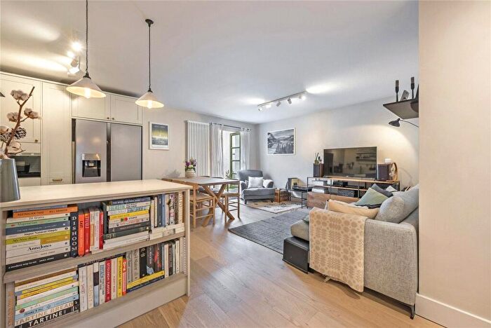 3 Bedroom Flat To Rent In Wolsey Road, Newington Green, N1