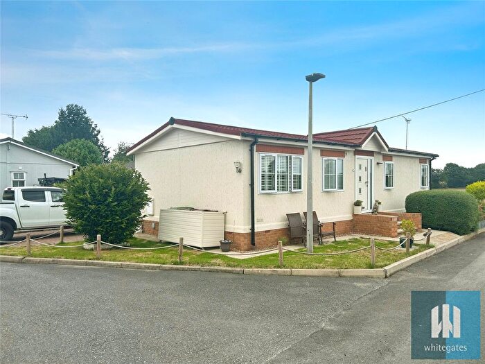 2 Bedroom Mobile/park Home For Sale In West Park Homes, Darrington, Pontefract, West Yorkshire, WF8