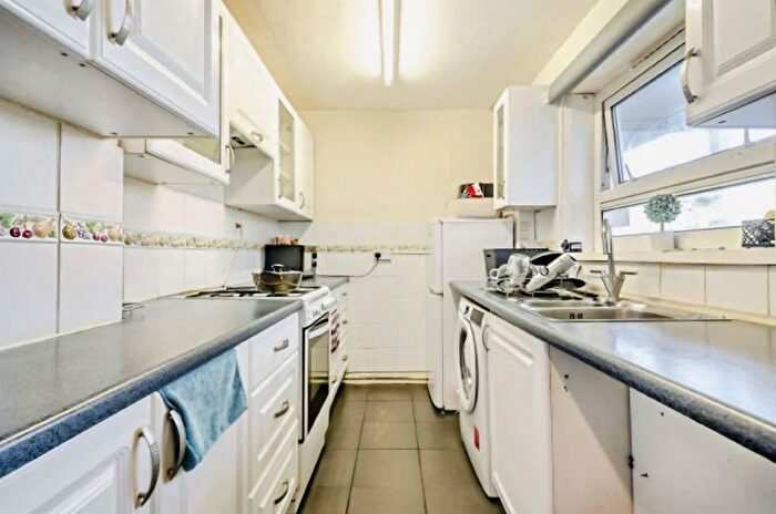 1 Bedroom Flat For Sale In Golden Grove, Southampton, SO14