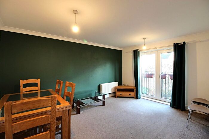 2 Bedroom Flat To Rent In Alderney Way, Kennington, TN24