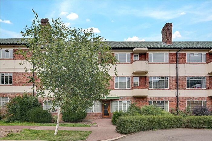 2 Bedroom Flat To Rent In Hermitage Court, Woodford Road, London, E18