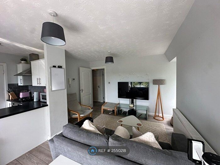 1 Bedroom Flat To Rent In Beaconsfield Road, Glasgow, G12