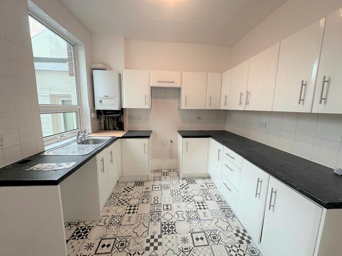 4 Bedroom Semi-Detached House To Rent In Haig Road, Blackpool, FY1