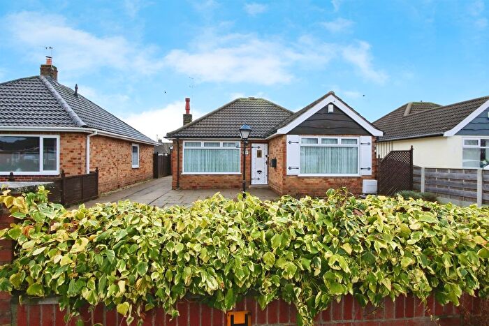 2 Bedroom Detached Bungalow For Sale In Elmpark Way, York, YO31
