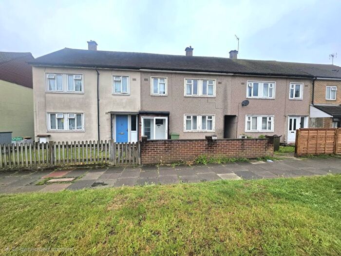 3 Bedroom Terraced House For Sale In Courtenay Avenue, Harrow, HA3
