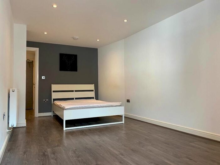 1 Bedroom Flat To Rent In High Street, Runcorn, WA7