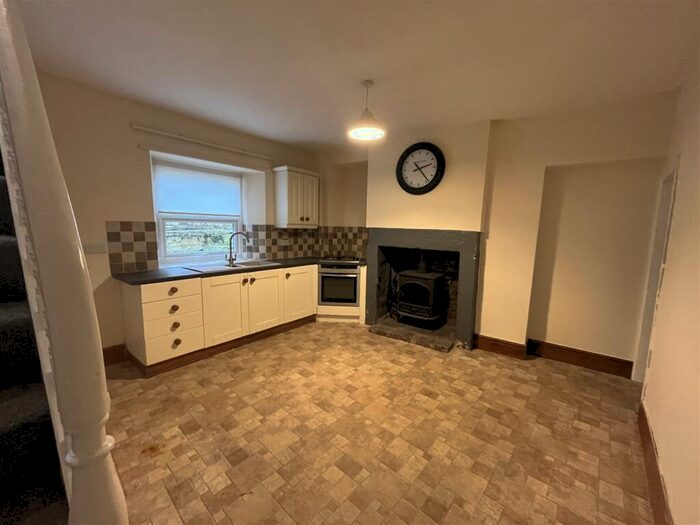 3 Bedroom House To Rent In High Street, Buxton, SK17