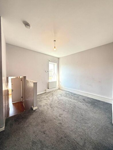 3 Bedroom Flat To Rent In Norwood Road, Southall, UB2
