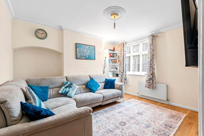 2 Bedroom Terraced House For Sale In Limpsfield Road, South Croydon, CR2