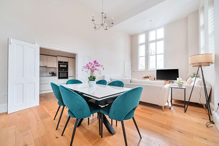 3 Bedroom Flat For Sale In French Yard, Bristol, BS1